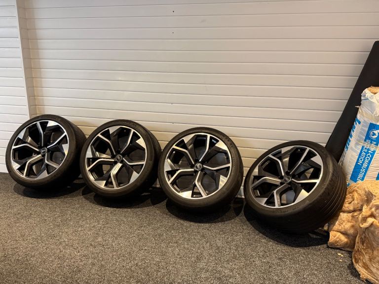 23INCH AUDI GENUINE RSQ8 ALLOYS WITH TYRES 