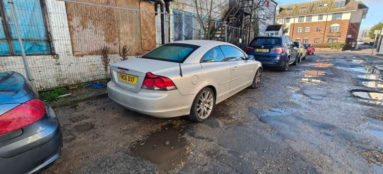 Volvo, C70, Convertible, 2006, Semi-Auto, 2435 (cc), 2 doors