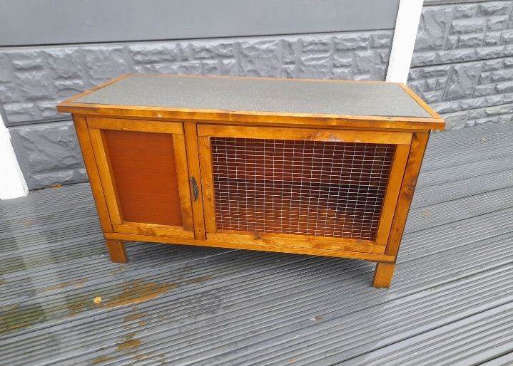 Rabbit hutch 