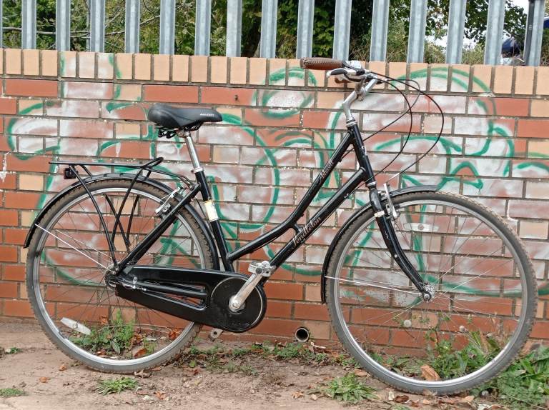 Ladies Dutch step through style hybrid bike Bristol UpCycles 