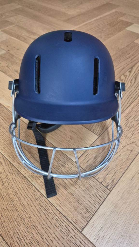 GM Purist Geo II junior cricket helmet