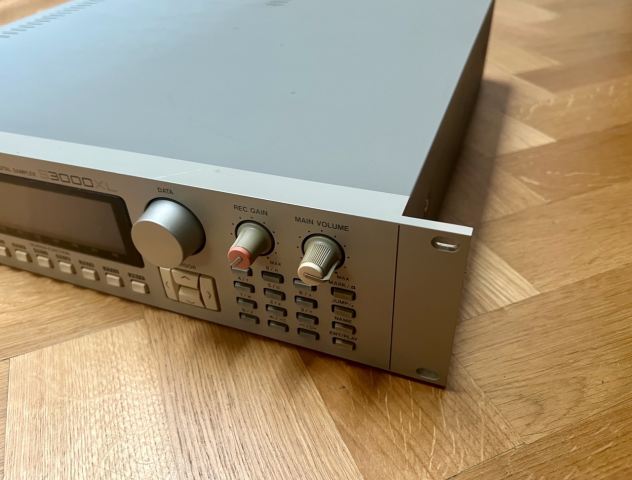 Akai S3000XL Midi Stereo Digital Sampler + Fuse mod and New