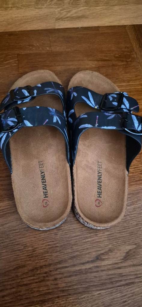 Ladies sandals (Heavenly feet) size 6 (39)
