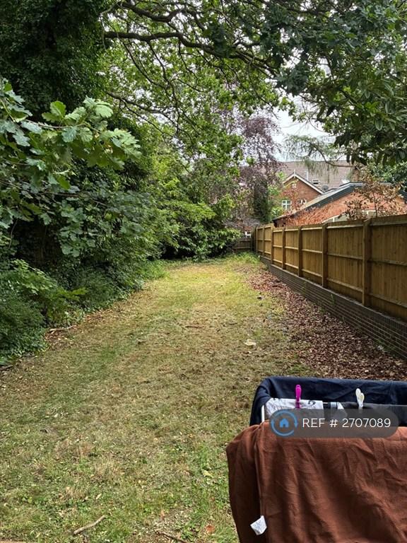 1 bedroom flat in Birmingham, Birmingham, B13 (1 bed) (#2707089)