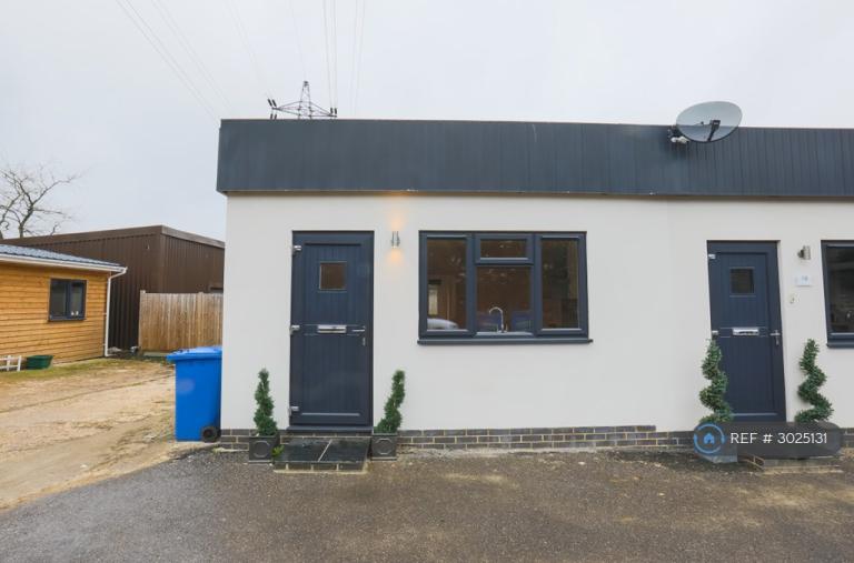1 bedroom house in Finn's Business Park, Farnham, GU10 (1 bed) (#3025131)