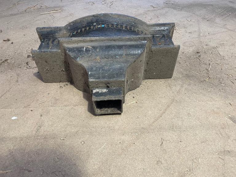 CAST IRON DRAIN HOPPER