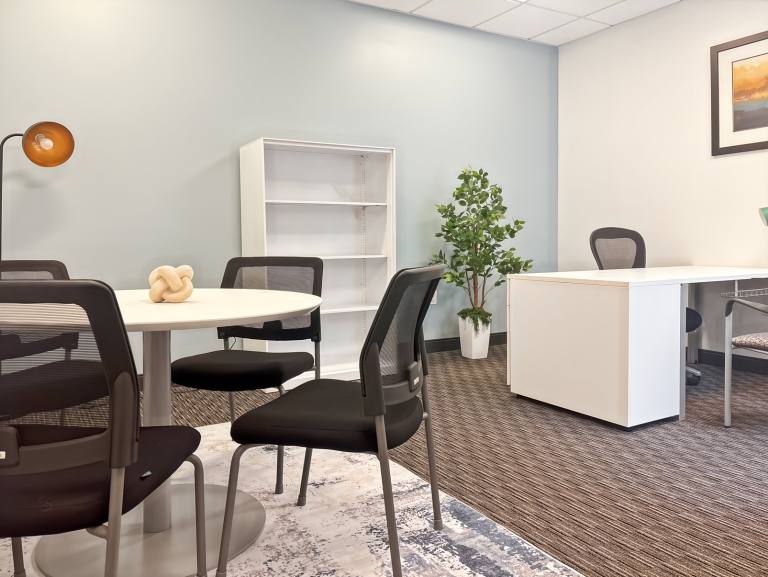 Bromsgrove - B60 3ET \ Unreserved Private Office Access - Book by the Day