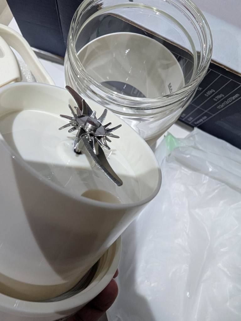 Aamsrak Portable Juicer 380ml Cordless - Shakes Smoothies Juices on the Go - New