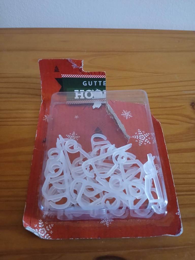 Gutter Hooks  / Fence Hooks for Hanging Outdoor lights and Decorations