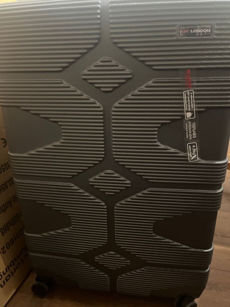 Large suitcase 4 wheels never used