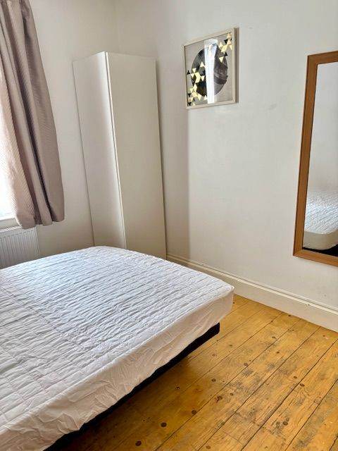 Double Room Clean and Quiet House. Garden 