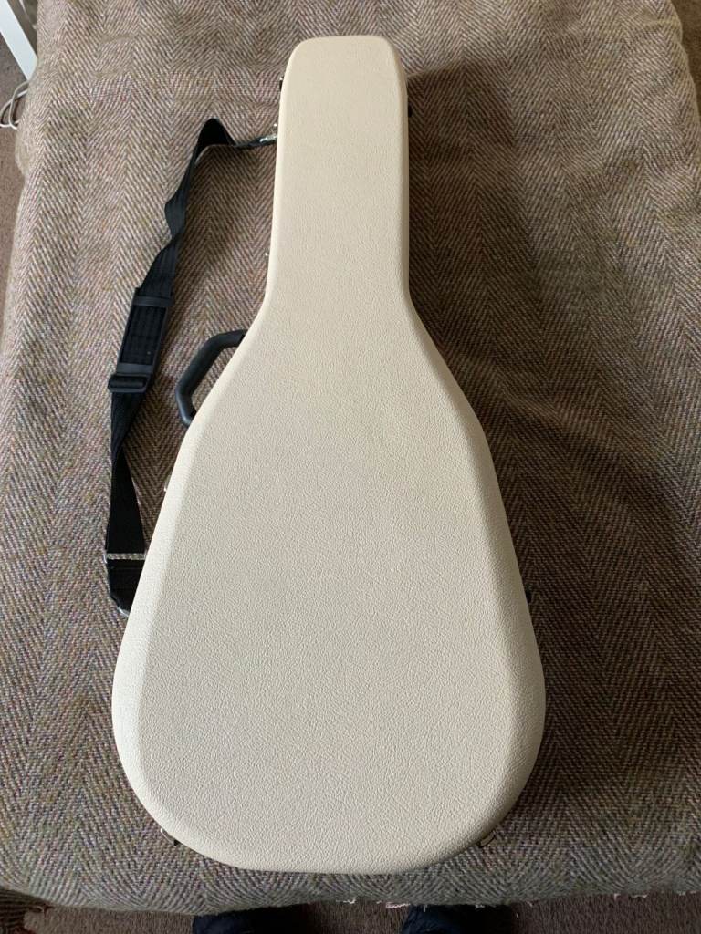 Hiscox 335 Style Pro II Hard Case In Mint Condition.