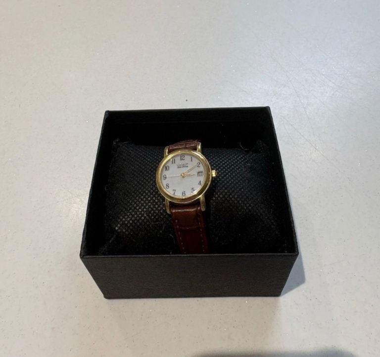 Citizen Gold Tone Watch with Brown Leather Strap – Good Condition