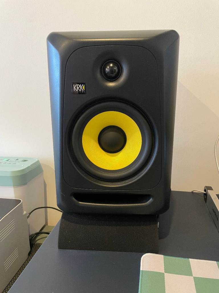 KRK RP7 Classic 7" Studio Monitors Pair with Isolation Pads