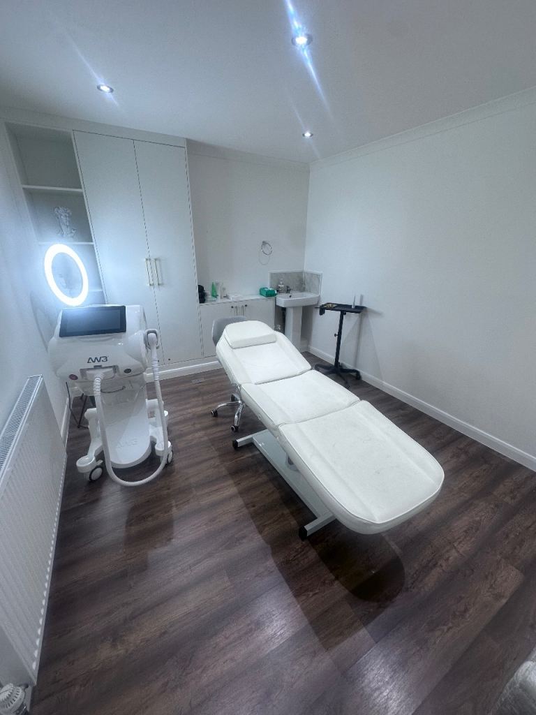 ✨ Beauty Room to Rent in Hayes End – Perfect for Lash, Nail & Aesthetics Professionals | £650 PCM