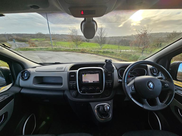 RENAULT TRAFIC 1.6 DCi SPORT LEISURE DRIVE FACTORY CONVERSION CAMPERVAN 2018 