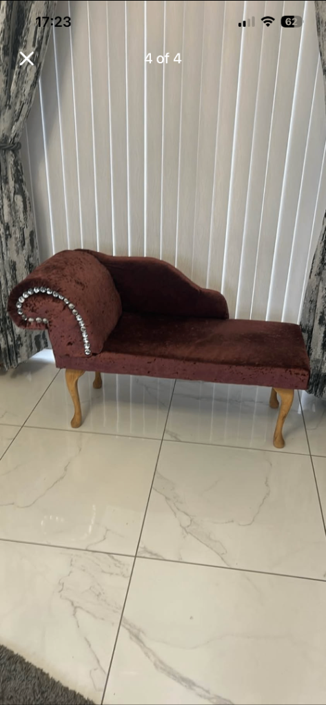 Lovely  pinky burgundy Velvet Chaise Lounge – Great Condition