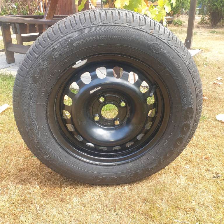 Googyear tyre and wheel 