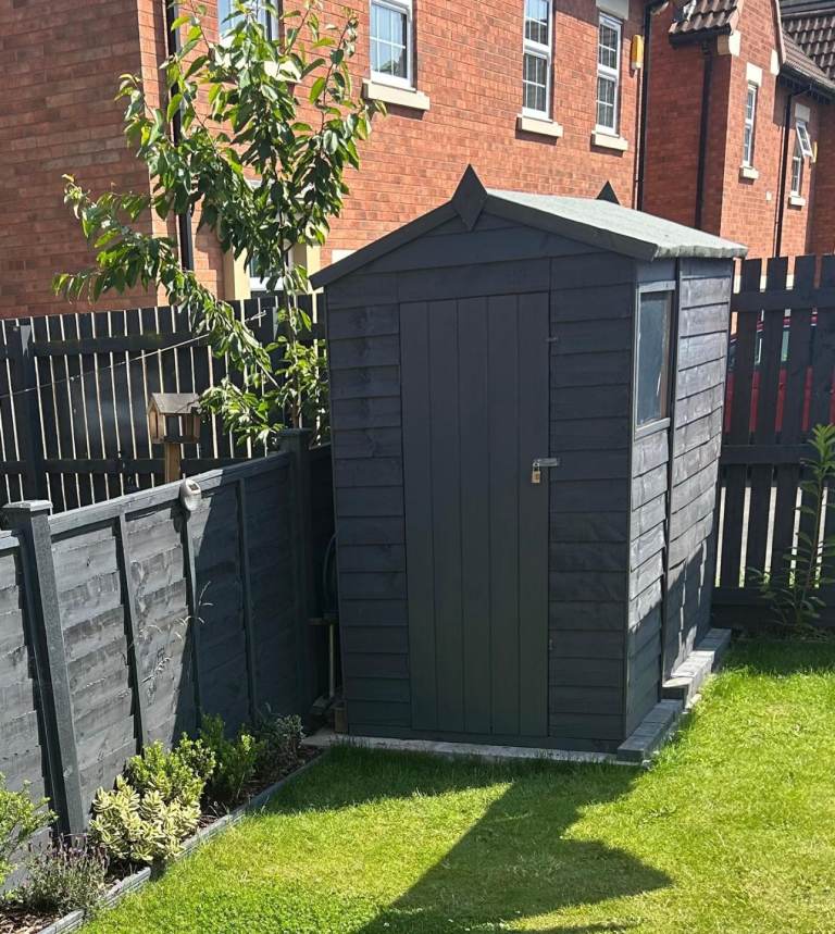 6x4 garden shed like new 