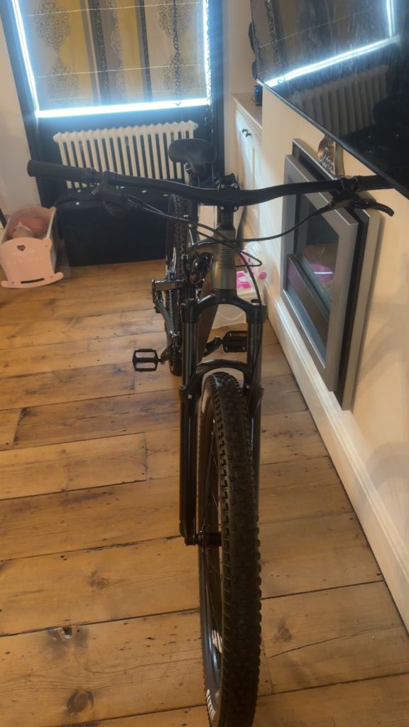 Mountain Bike, Black – Good Condition