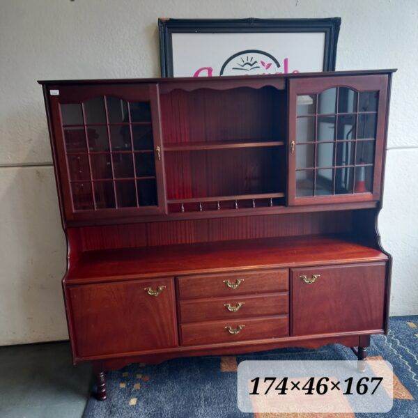 Stunning large display cabinet 174cm x 46cm x 167cm, Ref:84