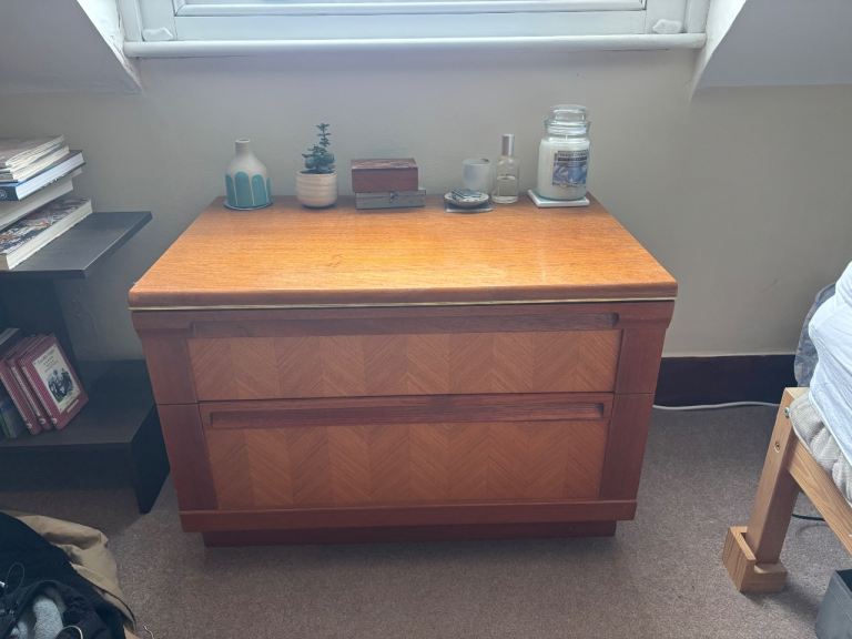 Mid-century chest of drawers  – Good Condition