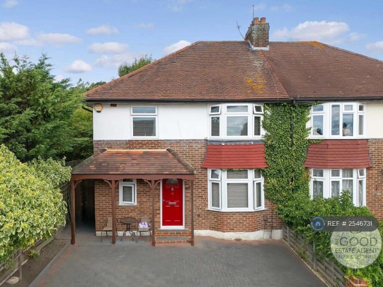 1 bedroom in Englands Lane, Loughton, IG10 (#2546731)