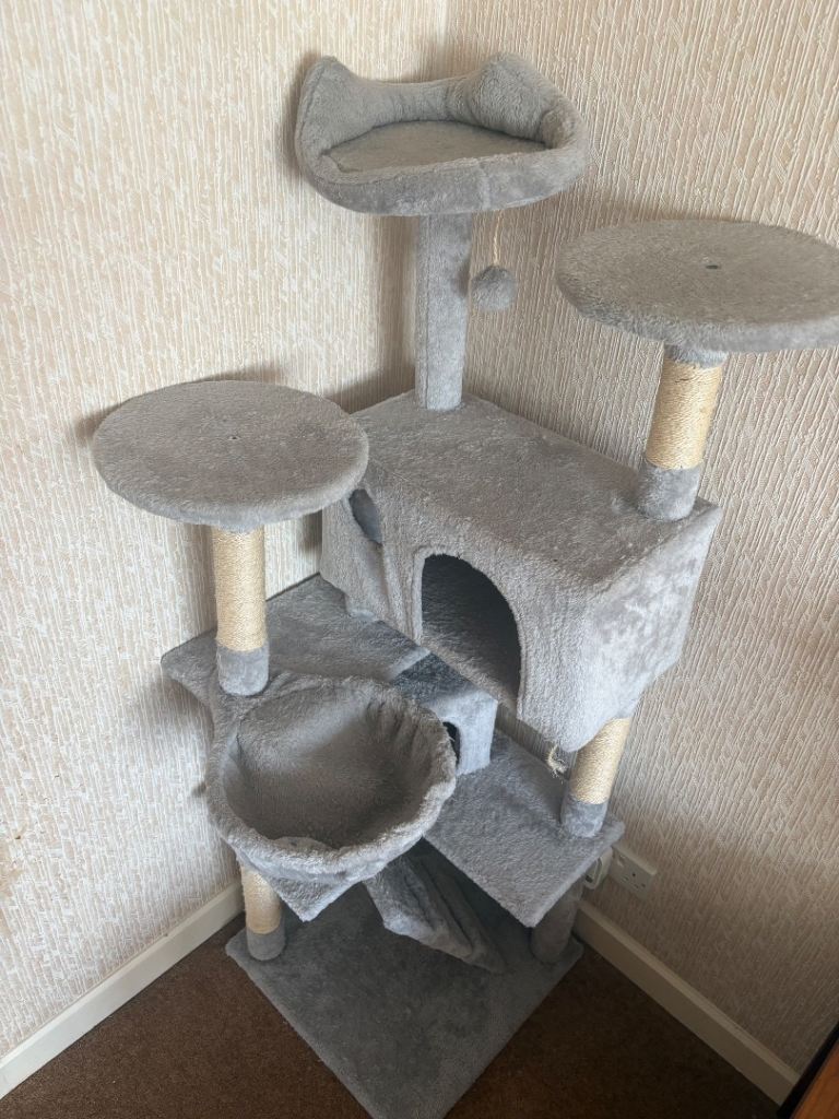 Cat tower perfect for kittens 