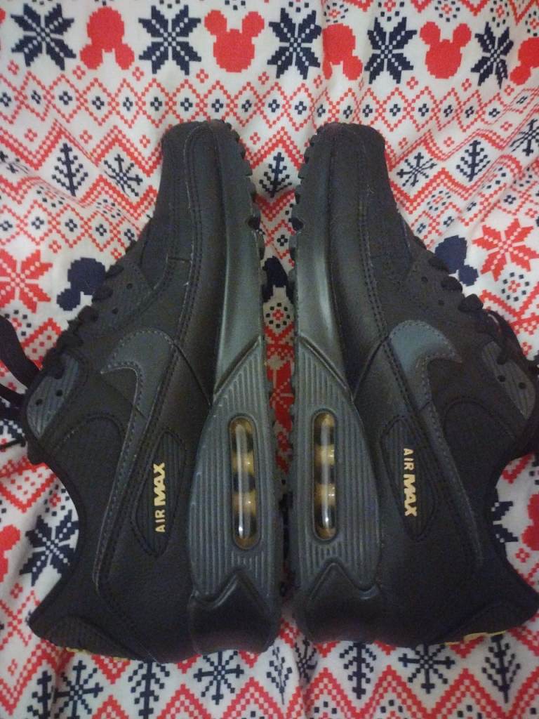 Nike Air Max Black and gold trainers. Uk 9