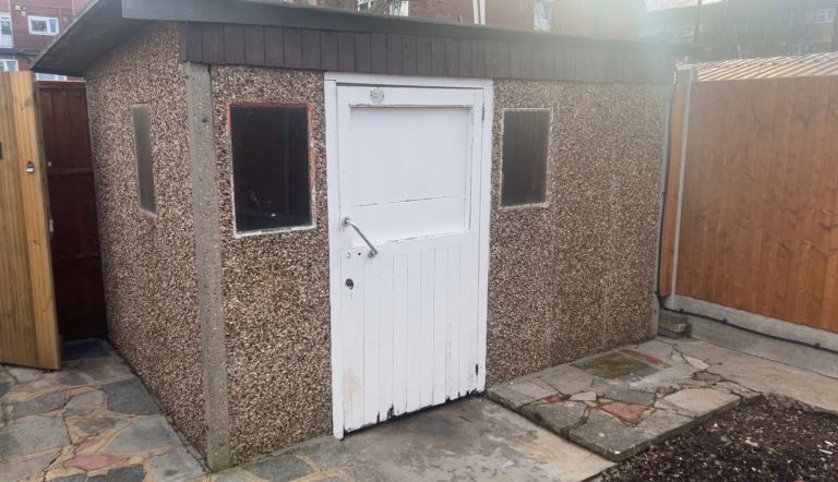 Private Outhouse / Studio Space to Rent (E16)