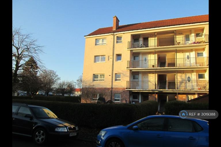 3 bedroom flat in Corlaich Avenue Toryglen, Glasgow, G42 (3 bed) (#3019388)