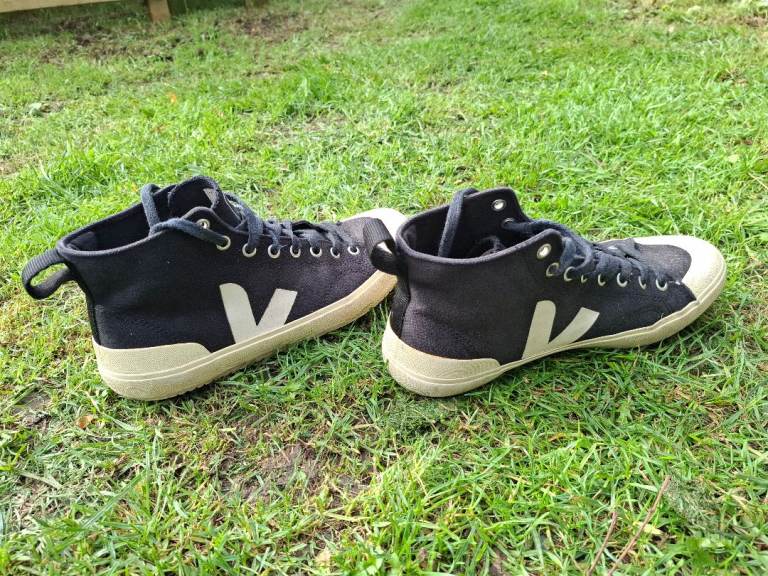 VEJA High-Top Trainers – Black, Good Condition