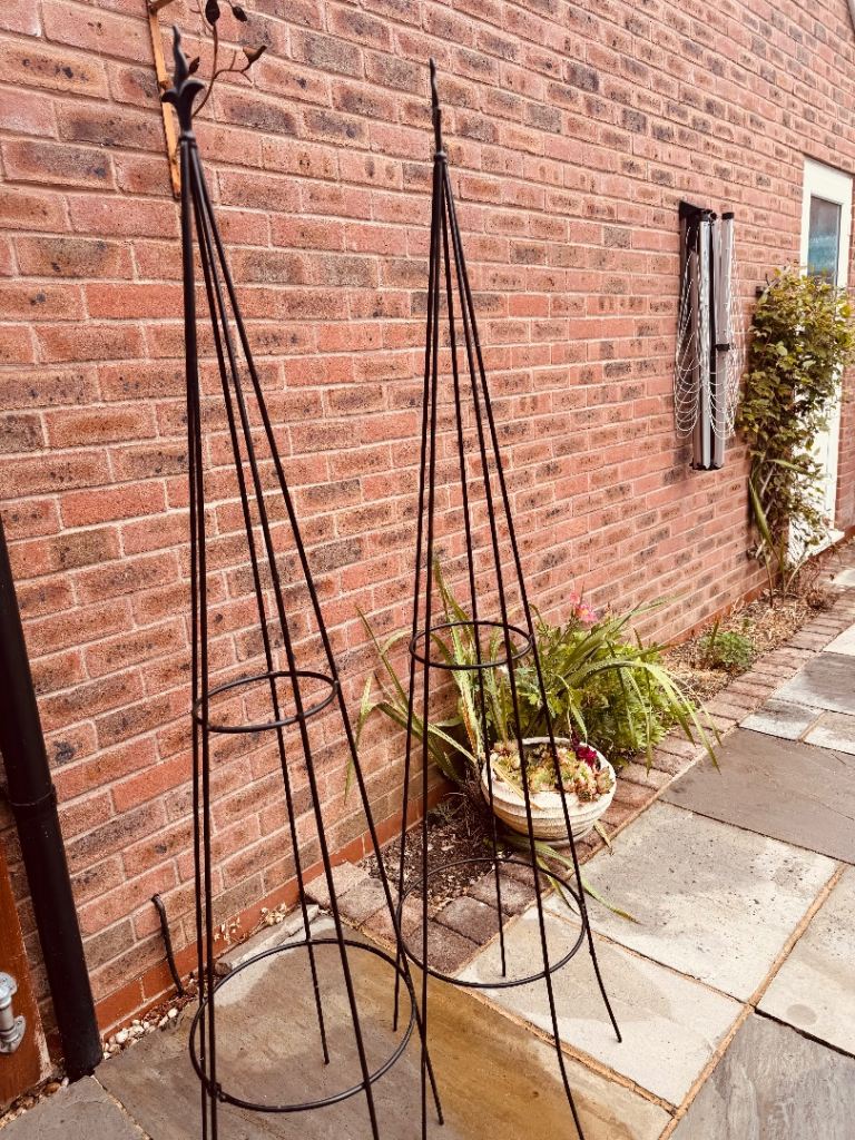 Pair of Black Metal Garden Obelisks – Good Condition