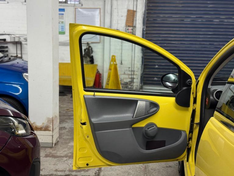 2010 Peugeot 107 1.0 Urban 5dr 2-Tronic HATCHBACK Petrol Automatic