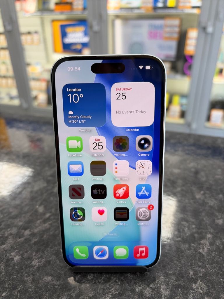 Apple iPhone 15 - White