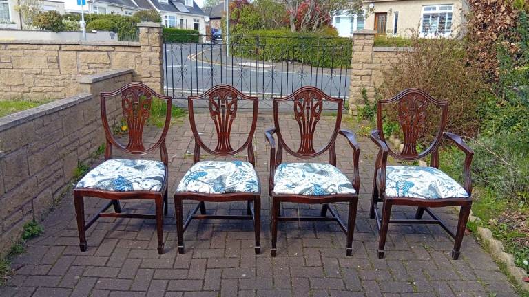 Set of 4 Elegant Mahogany Dining Chairs – Shield Back (2 Carvers + 2 Side Chairs)