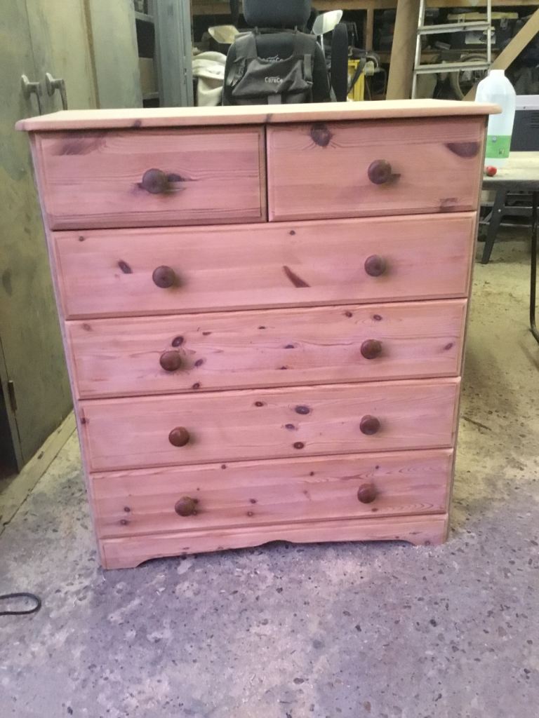 Pine chest of drawers 
