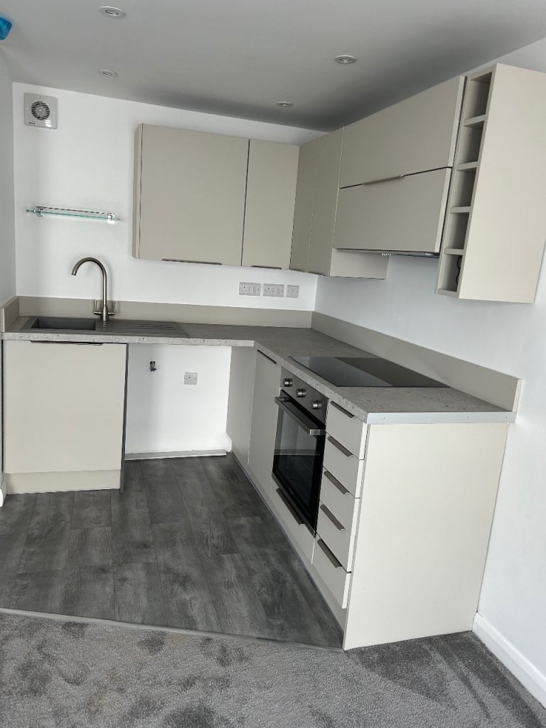 Refurbished 1 bedroomed flat in purpose built block in Babbacombe, Torquay