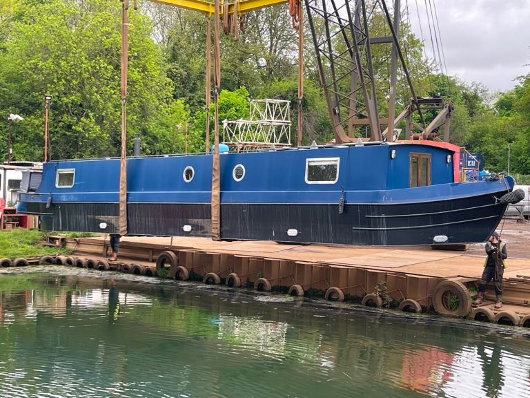 Widebeam narrowboat 57ft x 10ft 2 bedroom Dave Clarke 