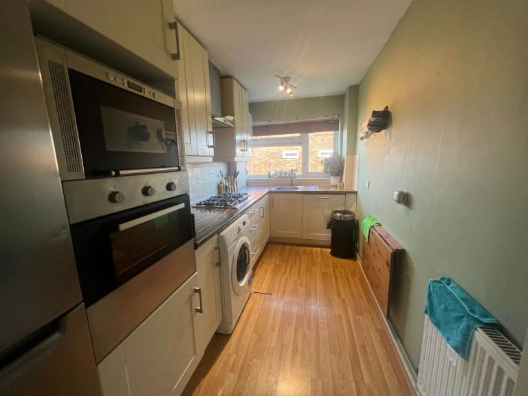 🏡 TO LET • FF 2-Bed Flat • Newbury Park, Ilford, IG2 7QN 🏡