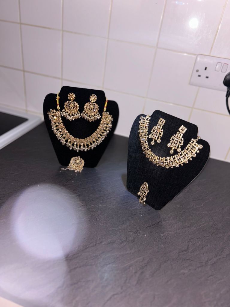 NEW 🆕💖✨ Gold Kundan Necklaces + matching earrings & tikka. £16 EACH