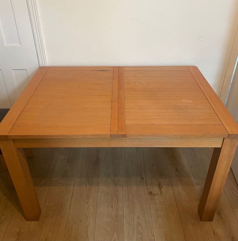 Extendable Wooden Dining Table 