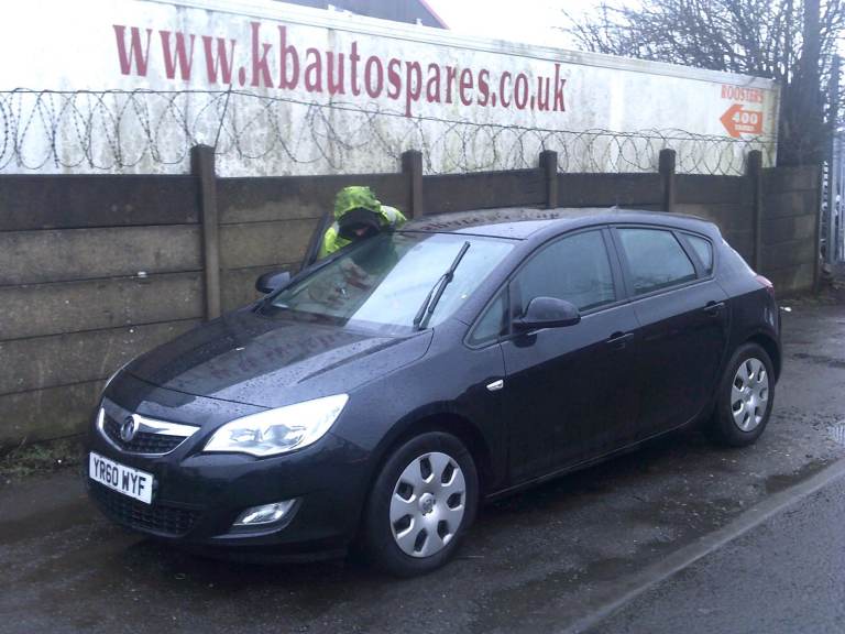 breaking for spares vauxhall astra 2010 1.7 cdti