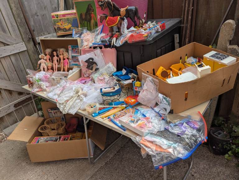 Sindy doll vintage bundle of clothes and accessories