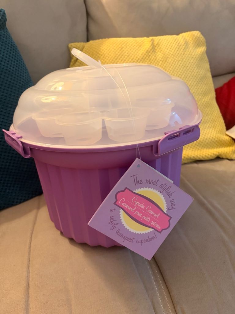 Fox run cup cake carousel 