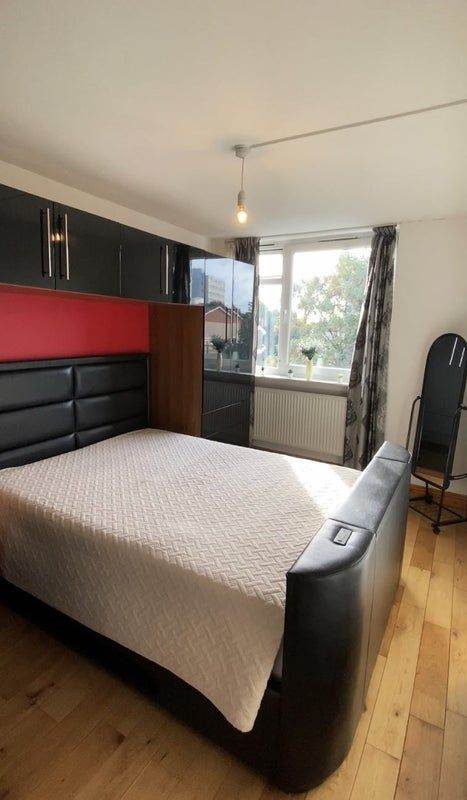 STYLISH DOUBLE ROOM IN ACTON - PROFESSIONALS WELCOME 🏠