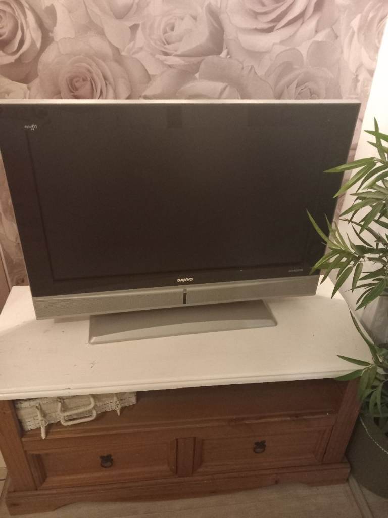 40 inch TV with remote