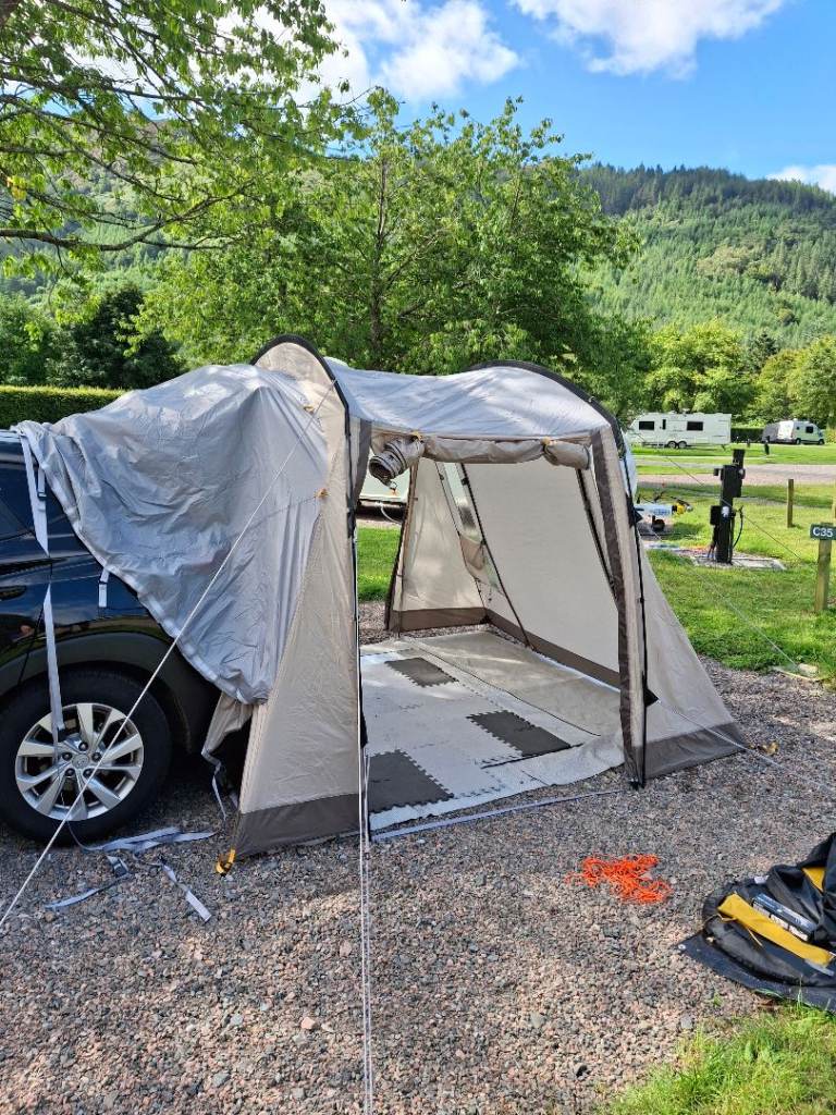 Tailgate tent 