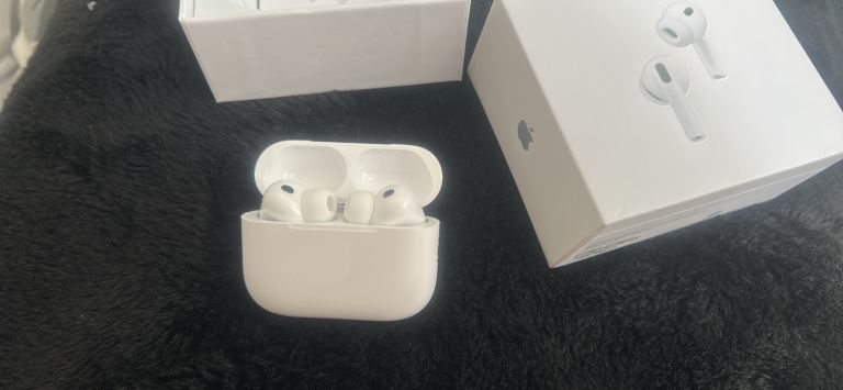 Apple AirPods Pro (3rd Gen) – White, Good Condition