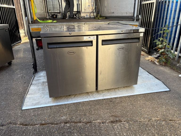 Commercial foster undercounter fridge 2 doors fully serviced shop restaurant 